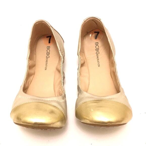 BCBGeneration golden flats sz 7 EUC look like new - Picture 2 of 7